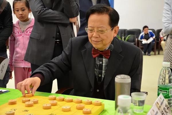 胡荣华名局欣赏2（胡荣华名局欣赏2: 棋盘上的艺术，你领略了吗）.