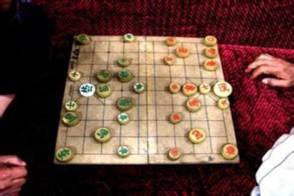 象棋怎么走的口诀（掌握象棋走法，成为棋艺高手）.