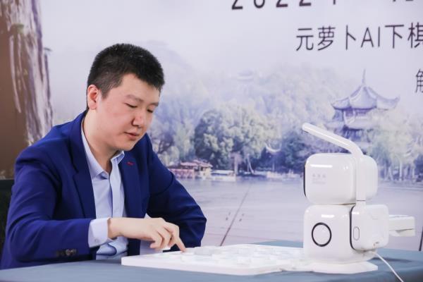 国际象棋ai对战软件（谁将成为棋盘上的霸主？AI 对战软件挑战全球顶尖棋手！）.