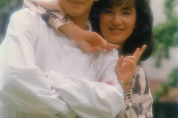 吴启华的老婆叫什么名字（吴启华背后的女人，究竟有何魅力）.