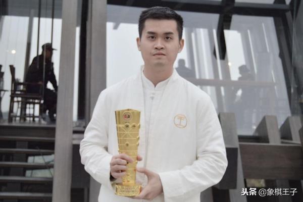 胡荣华对付光明的一盘棋（胡荣华如何智取光明）.