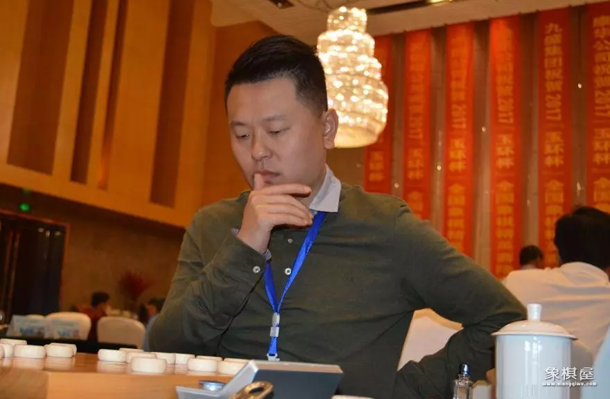 许银川对洪智凌空弃车