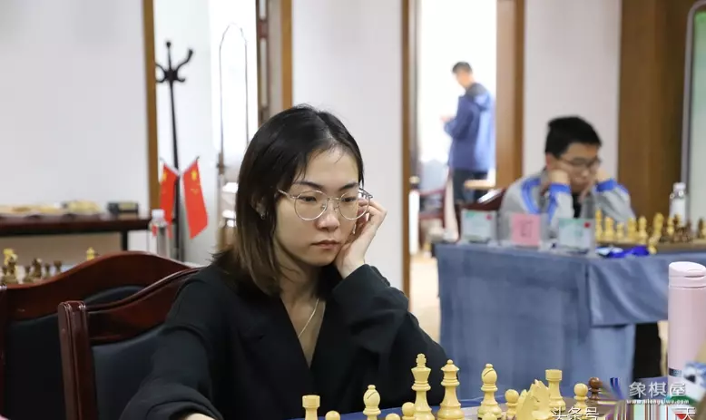 两个象棋的象表情包