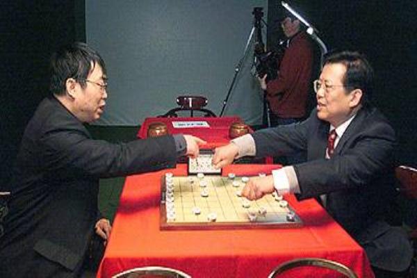 中国象棋国际象棋哪个更难（国际象棋与中国象棋，哪个更考验智慧）