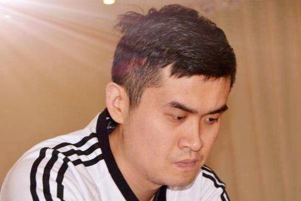 蒋川和王天一谁厉害（蒋川和王天一，谁才是中国象棋界的霸主）.