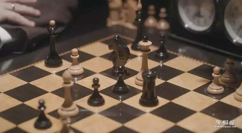 女王的棋局和中国象棋