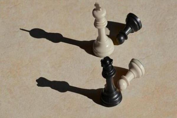 象棋级别和国际象棋级别区别（象棋高手对决国际象棋大师，谁将更胜一筹）.