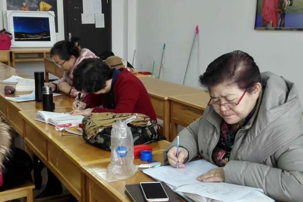 天翻地覆跳棋说明书图（你是否准备好颠覆传统，玩转跳棋新世界）.