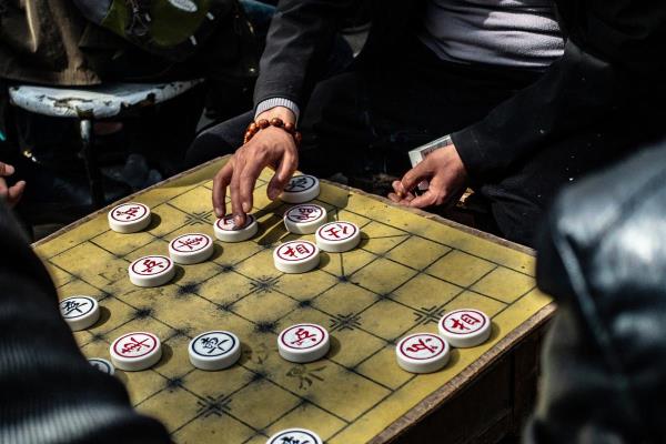 象棋对付雷公炮开局该怎样走（如何在雷公炮开局中抢占先机，击败对手）.