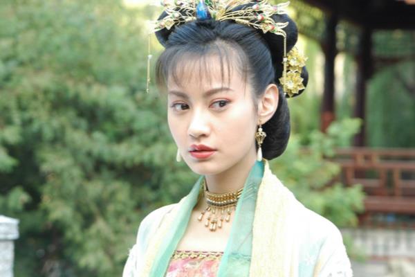 季洁个人资料简介（揭秘季洁成名背后的故事，她是如何踏上星光大道的）.