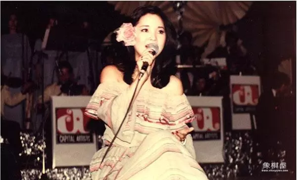 邓丽君翻唱周璇的歌曲