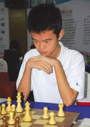 国际象棋大师丁立人