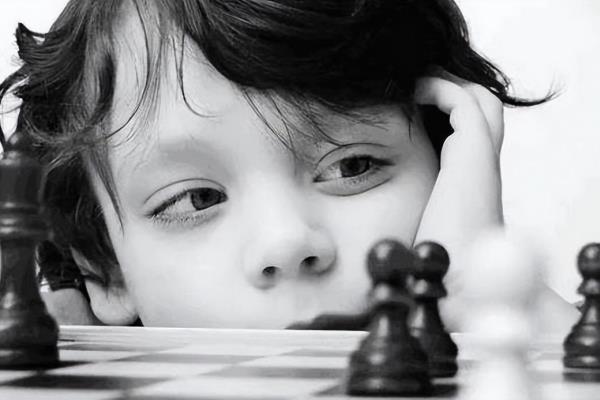 象棋残局奋不顾身怎么破解（如何在象棋残局中巧妙化解奋不顾身的攻势）