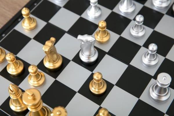 博弈中国象棋折叠棋盘（折叠棋盘，如何博弈中国象棋更巧妙）