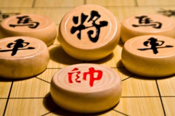 象棋里的马怎么算蹩脚（探寻马的蹩脚之谜，如何判断马在棋盘上的蹩脚状态）