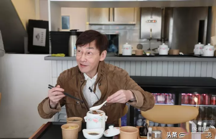 吴启华和吴启明对比照