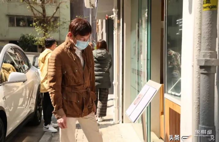 吴启华和吴启明对比照