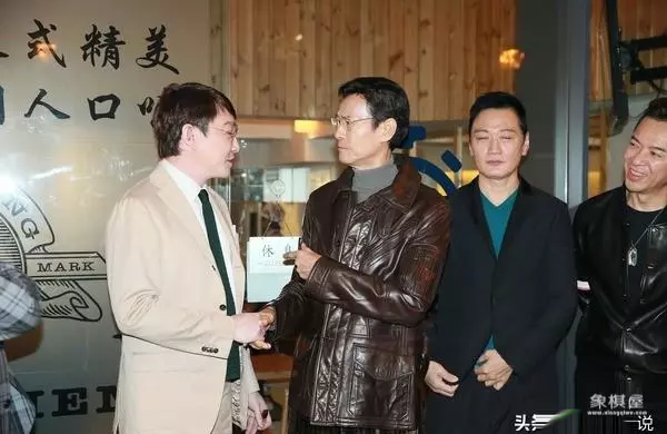 吴启华和吴启明对比照