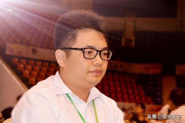 许银川和业余棋手对垒（许银川与业余棋手的激战，谁将更胜一筹）