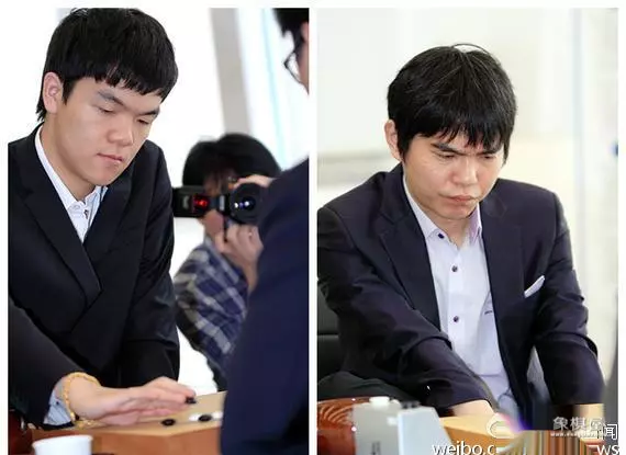 王天一公园下棋