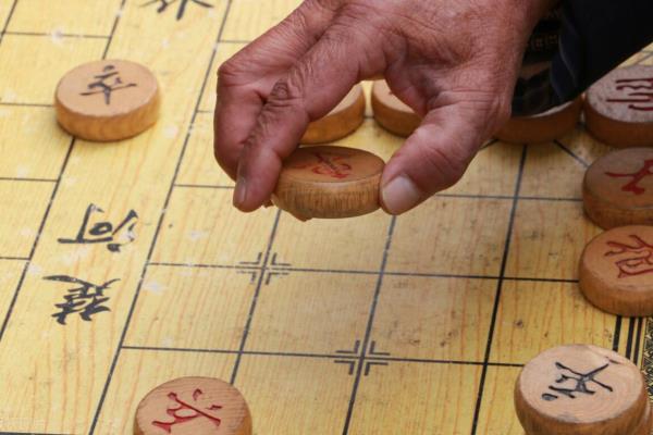 象棋骗局为何赢不了（揭秘象棋骗局背后的真相，为何它始终赢不了高手对决）.