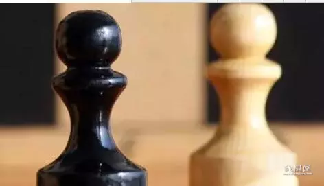 国际象棋兵第一步可以斜吃吗