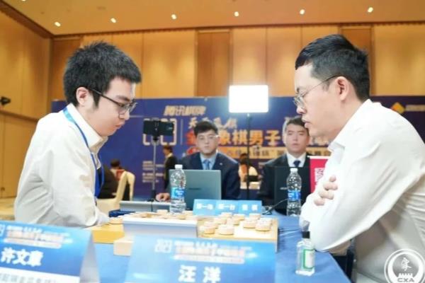 可以摆残局的中国象棋（破解残局，谁能问鼎棋坛巅峰）