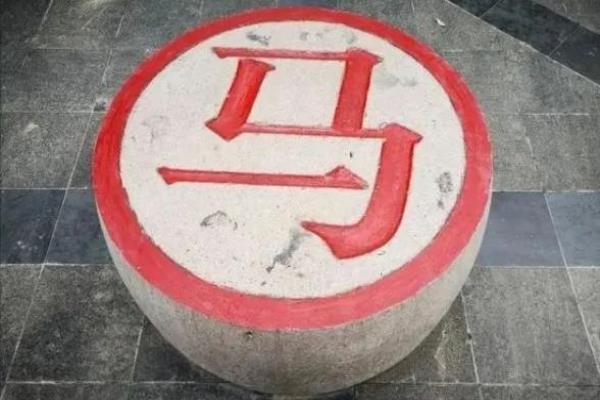 象棋里面一个炮能赢一个马吗（炮火轰鸣，马蹄声碎，谁才是棋盘上的霸主）.