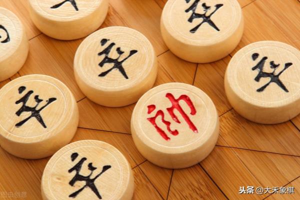 请教象棋大师象棋开局法是什么?（如何借鉴大师策略，赢在棋盘开局）