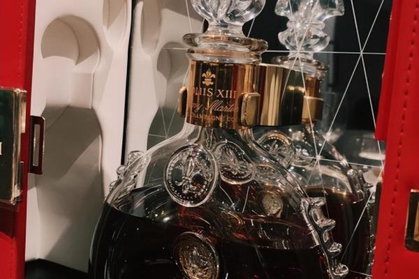 二驴假酒事件（驴饮迷局，假酒事件背后的真相究竟如何）.