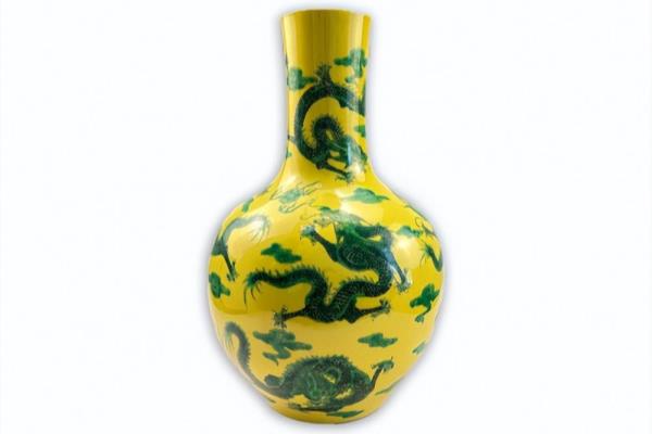 五粮液真龙天子天球瓶（探寻五粮液真龙天子天球瓶的奥秘，品味传世佳酿的非凡魅力）.