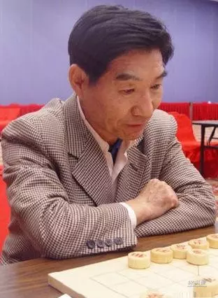 胡荣华第一次战胜杨官璘