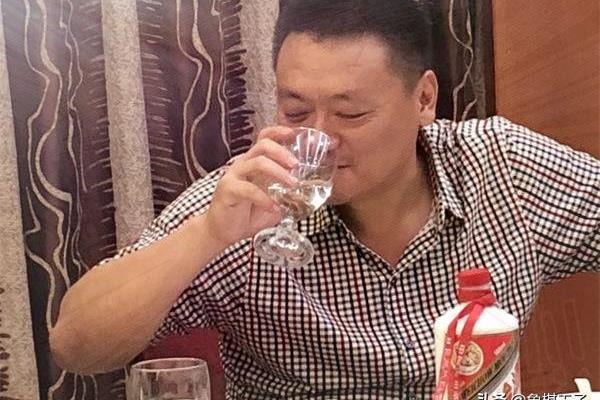 许银川喝酒（许银川，酒中豪杰，还是醉里藏真）.