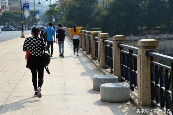 象棋国手街边下象棋怎么下（象棋国手街头争霸，如何一展身手）.