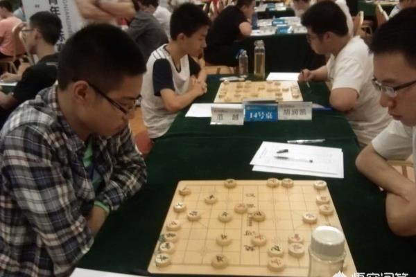 象棋第一步怎么下（探寻象棋第一步的奥秘与魅力，如何落子制胜）.