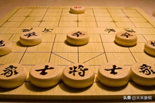象棋怎么下的基本知识,一步一步来（如何开始下象棋？探索棋盘上的奥秘！）.