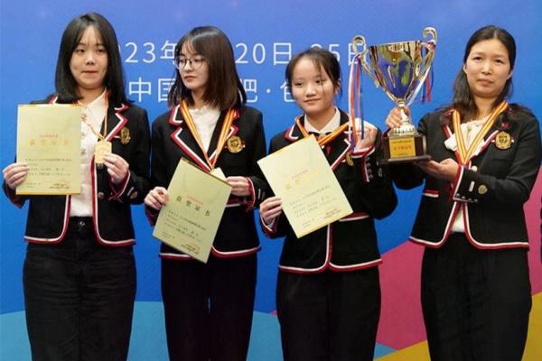 王天一赵鑫鑫关系（王天一与赵鑫鑫，棋盘上的默契配合还是竞争对手）.