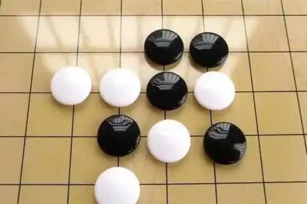 五子棋无禁手七步必杀（如何在五子棋中巧妙布局，七步之内必获胜利）.