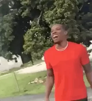 詹姆斯训练师参加路人王