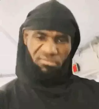 詹姆斯训练师参加路人王