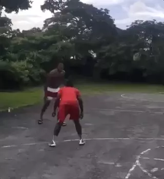 詹姆斯训练师参加路人王