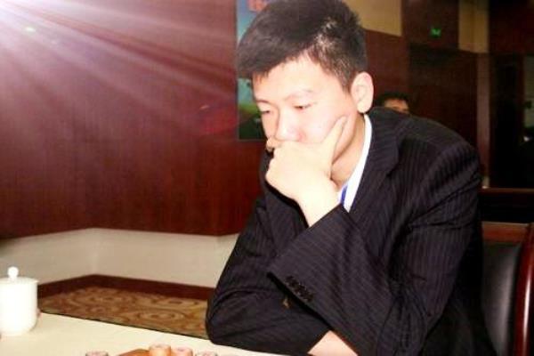 许银川赢过胡荣华几次（许银川与胡荣华的棋艺巅峰对决，谁才是真正赢家）.