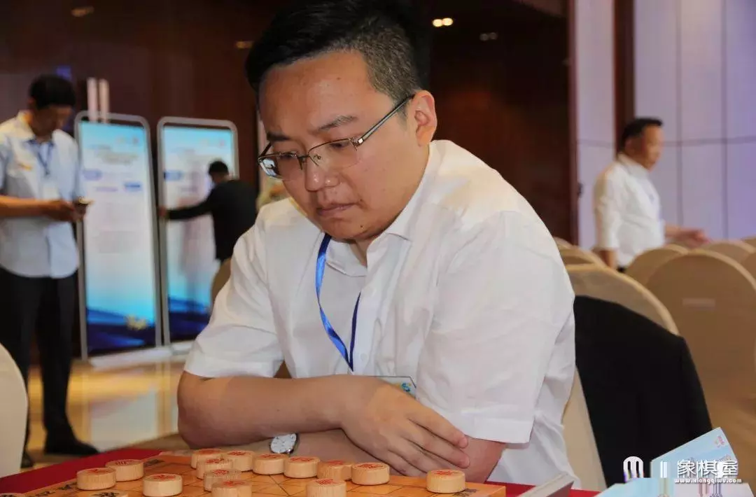 象棋只剩二个炮怎么赢