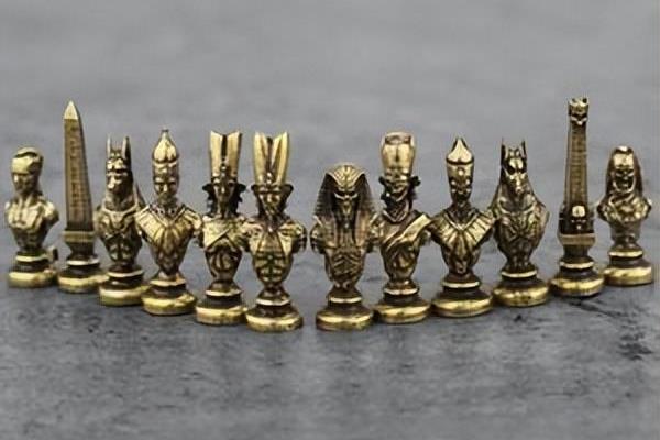 象棋手工制作（巧手打造，传承国粹，你敢挑战自制象棋吗）.