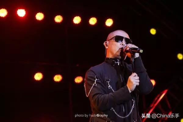 天堂乐队雷刚为什么不结婚（雷刚为何坚守独身，天堂乐队的神秘魅力）.