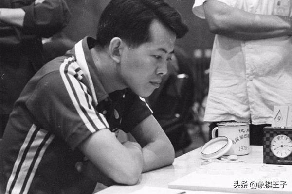 胡荣华与许银川到底谁厉害（谁才是中国象棋界的巅峰之王）.