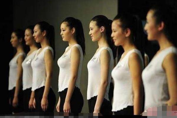 象棋与围棋的区别是什么脑筋急转弯（象棋与围棋，哪个更考验智慧）.