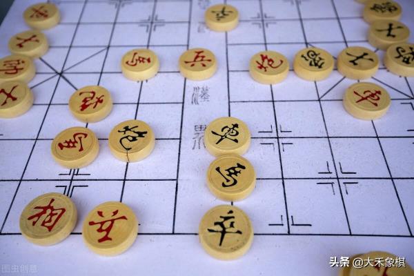 象棋风繁讲棋急进中兵（象棋高手如何急进中兵，迅速掌控战局）.