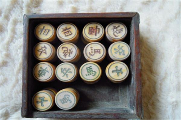 红木象棋批发市场价格（红木象棋批发市场价格究竟几何）.