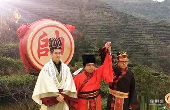 王天一遇到山顶赛第一名
